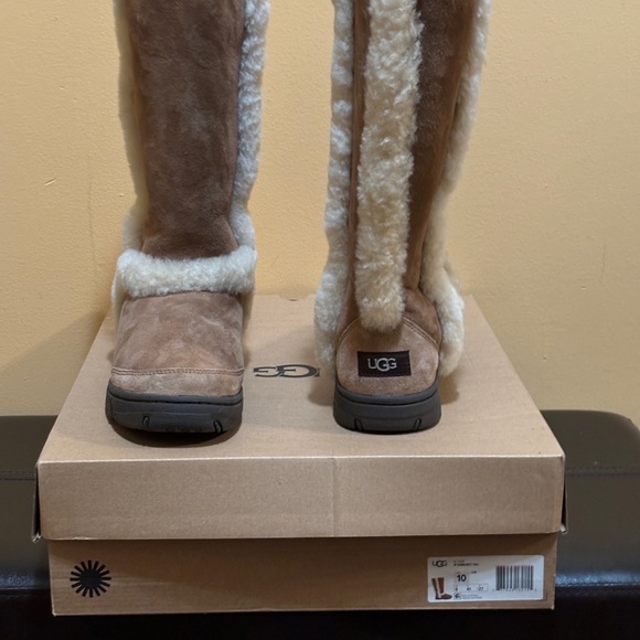 Tan ugg whiteAnd Tan sunburst tall - Picture 2 of 3